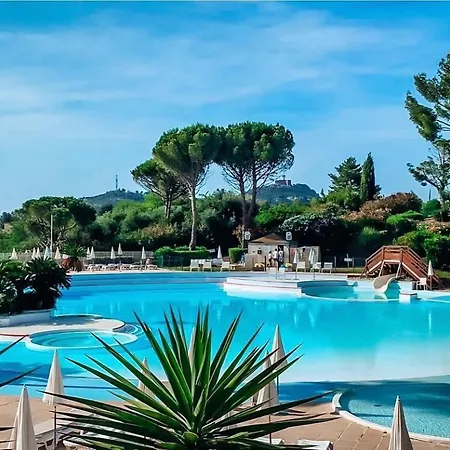 Lejlighed Cap Esterel Pierre Et Type 3 , 2 Rez De Jardin Cloture ,vue ,inclus Climatisation Place De Stationnement , Acces Aux Piscines ,animations
